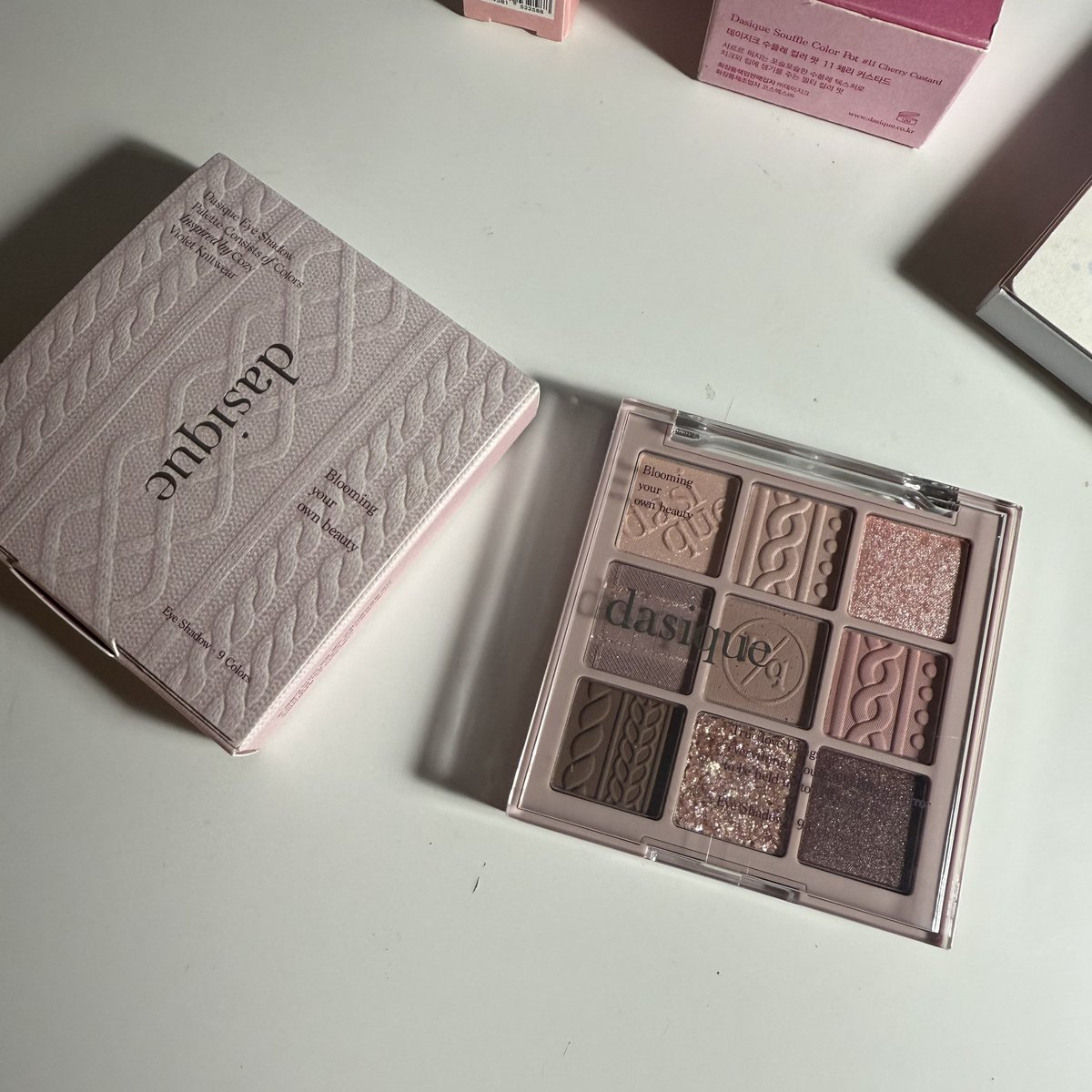 deepinmagic's tweet photo. 🍥 ส่งต่อ dasique

♡  Dasique shadow palette 16 violet knit  320 ฿ ไม่เคยใช้เปิดดูเฉยๆ พลาสติกหุ้มทิ้งไปแล้วค่า 🥹

📨 ส่งฟรีทุกรายการ หรือ นัดรับสยามวันนี้ได้ค่า

#ส่งต่อเครื่องสําอางค์ #คสอมือ2  #ส่งต่อคสอมือ2 #ส่งต่อคสอ  #คสอมือสอง https://t.co/TuAYo1Uxha