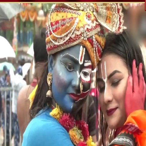 NandighoshaTV's tweet photo. ଆସ ଆସ ଗୋ ସାଆନ୍ତେ...
ଅଥୟ ହେଲାଣି ମନ..
ନୂପୁର ଗାଇଲାଣି ଗୋବିନ୍ଦ ଗୋବିନ୍ଦ..
#bahudayatra #bahudayatra2025 #OdishaCulture #HinduFestival #DevotionalLive #JaiJagannath #LiveStream #JagannathReturns #Odisha #RathYatra2025 https://t.co/OXgD6bRbZv