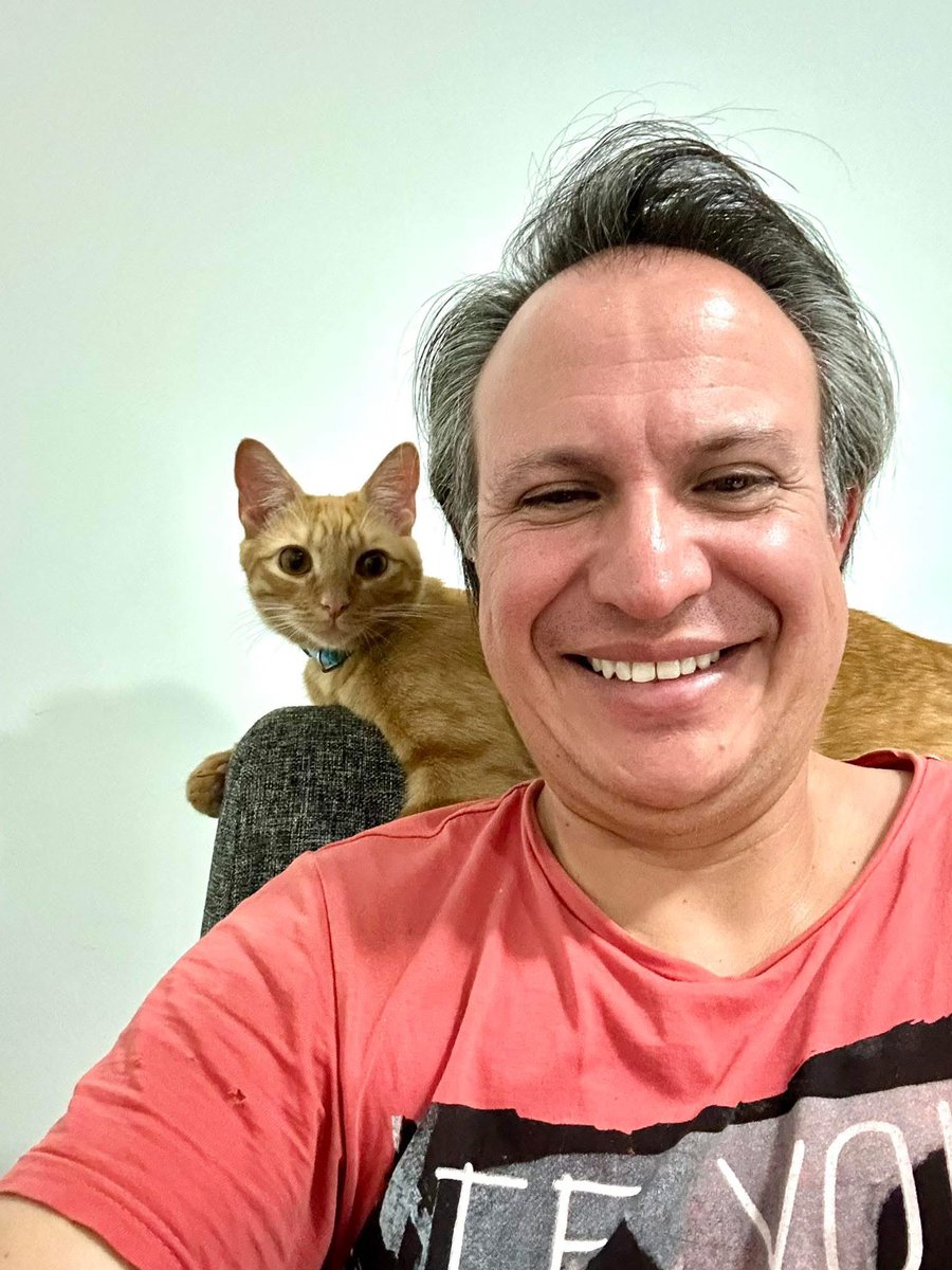 Rafa_Narro's tweet image. #BuenViernes El #colado en mi #selfie 🤳 #Freddie #gato #gatos #cat #meow #kat #gatto #gatonaranja #GatitoBebé #orangecat #naranjoso 🐈 #GatitosDeRafa 

“CONSTRUYAMOS JUNTOS EL #MÉXICO QUE TODOS QUEREMOS” 🇲🇽 

#Rafa #Balcázar #Narro #Distrito19 #Dtto19 #TDB #Tlalnepantla #Edomex