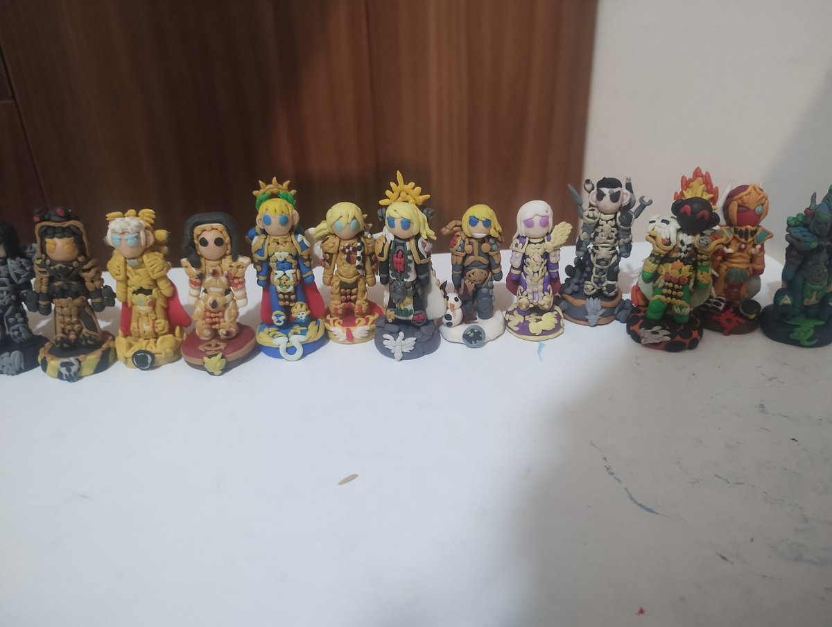 Presentando esta vez mini figuras de los 20 primarcas 👍, lamentablemente no pude hacer las minis de los otros 2 al no saber ni sus nombres TwT, espero y les guste :D #art #warhammer40k #WarhammerCommunity #WarhammerArt #warhammer40000 #warhammerfanart #Chibi