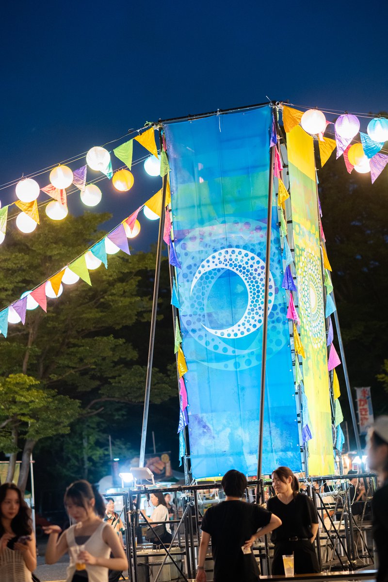 e_garden's tweet image. 📸【DAY1フォトレポ公開】

アースガーデン“夏”ヨルイチ、ついに開幕🌿
7/4(金)の初日は平日とは思えないにぎわいに！
ライブ・マーケット・フード…
夏の始まりを告げる熱気と笑顔に包まれた1日目の様子を写真でお届け
earth-garden.jp/festival/80443/

本日も14:00〜スタート！代々木でお待ちしています🎶
