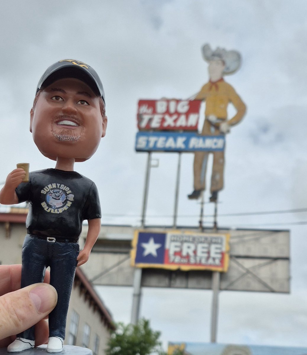 BullpenRob's tweet image. Had to stop in and see if anybody can finish the ol 72 oz steak, baked potato, salad, shrimp, dinner roll and you have a drink to help you out.
Did see a big Ole rattlesnake also.
#robbleheadabroad
 @TheBigTexan