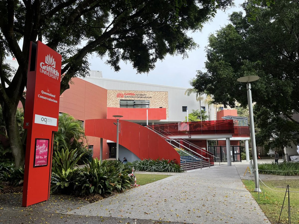 Aislinn Sharp 💛🖤 tweet media