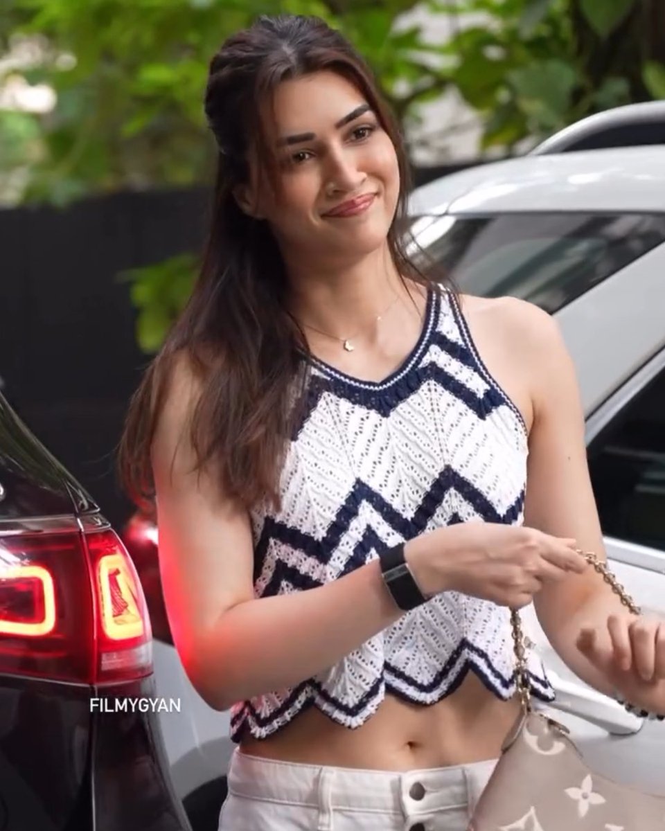 so stunning!😍🔥
#KritiSanon