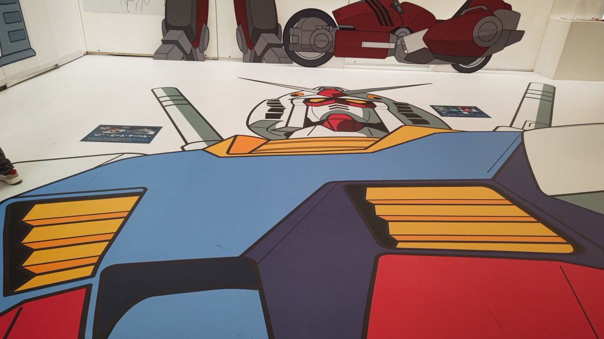 こんな…こんなものを作るから！！！ガンダムの上を泣きながら歩くおじさんが生まれちゃったじゃないか！！！！！！