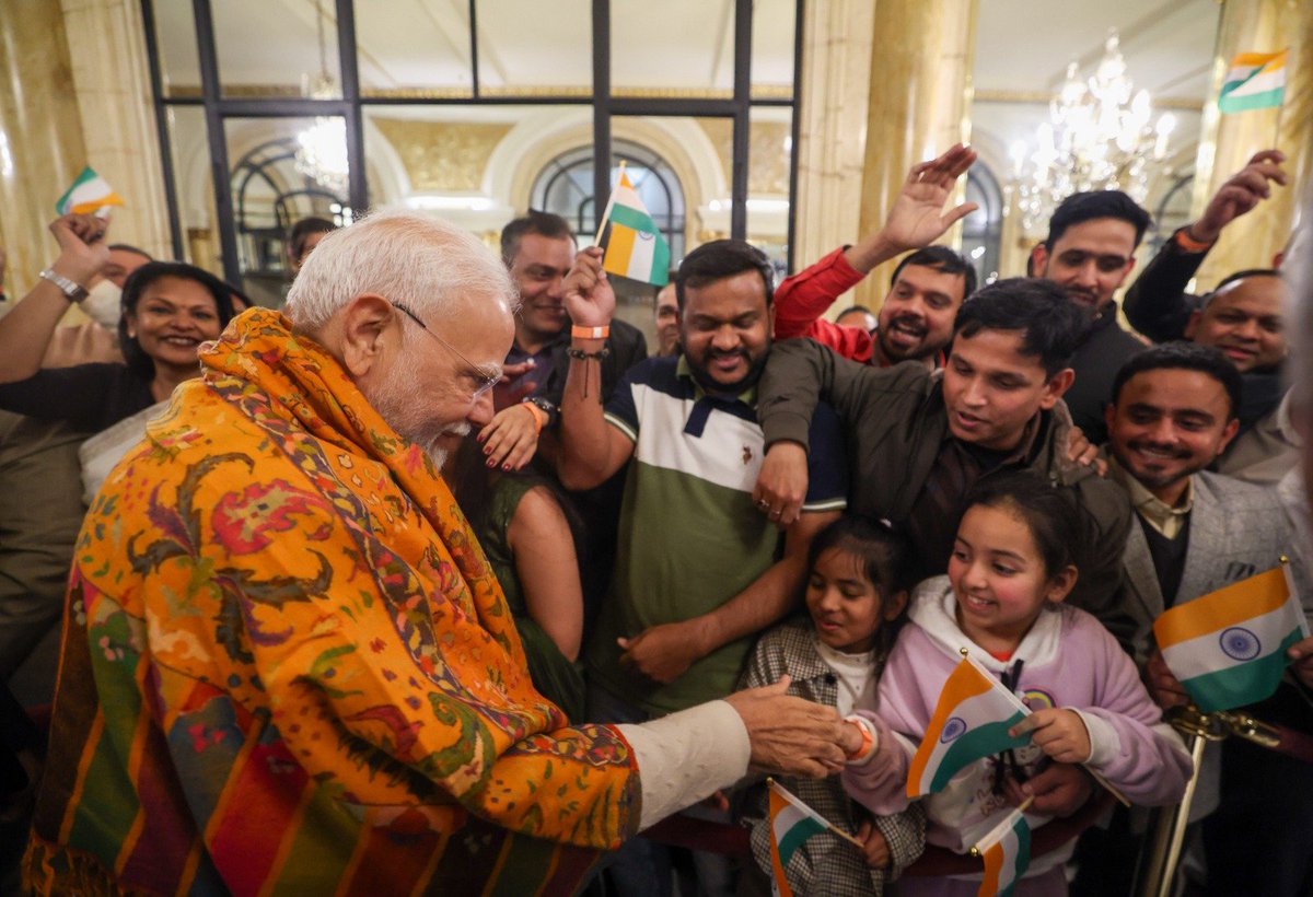 PMOIndia's tweet photo. Earlier today, PM @narendramodi arrived in Buenos Aires, Argentina, where he will meet President @JMilei.

Upon his arrival, the Indian community extended a warm and enthusiastic welcome to the PM. https://t.co/1A9qd80mzy