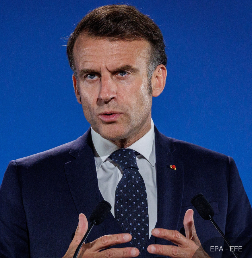 NewsBFM's tweet photo. French President Emmanuel Macron has announced a historic deal between Airbus and Malaysia during Anwar Ibrahim's visit to Paris.

The agreement also includes cooperation in energy transition, as well as joint rare earth development with Lyon-based company Carester.

🧵1 https://t.co/TA1gGAqTKn