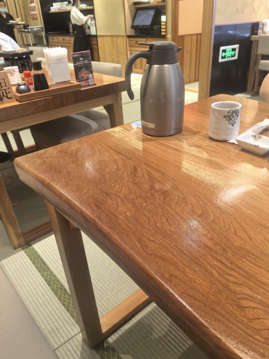 七宝万科吃饭，进个车库都堵车，惨