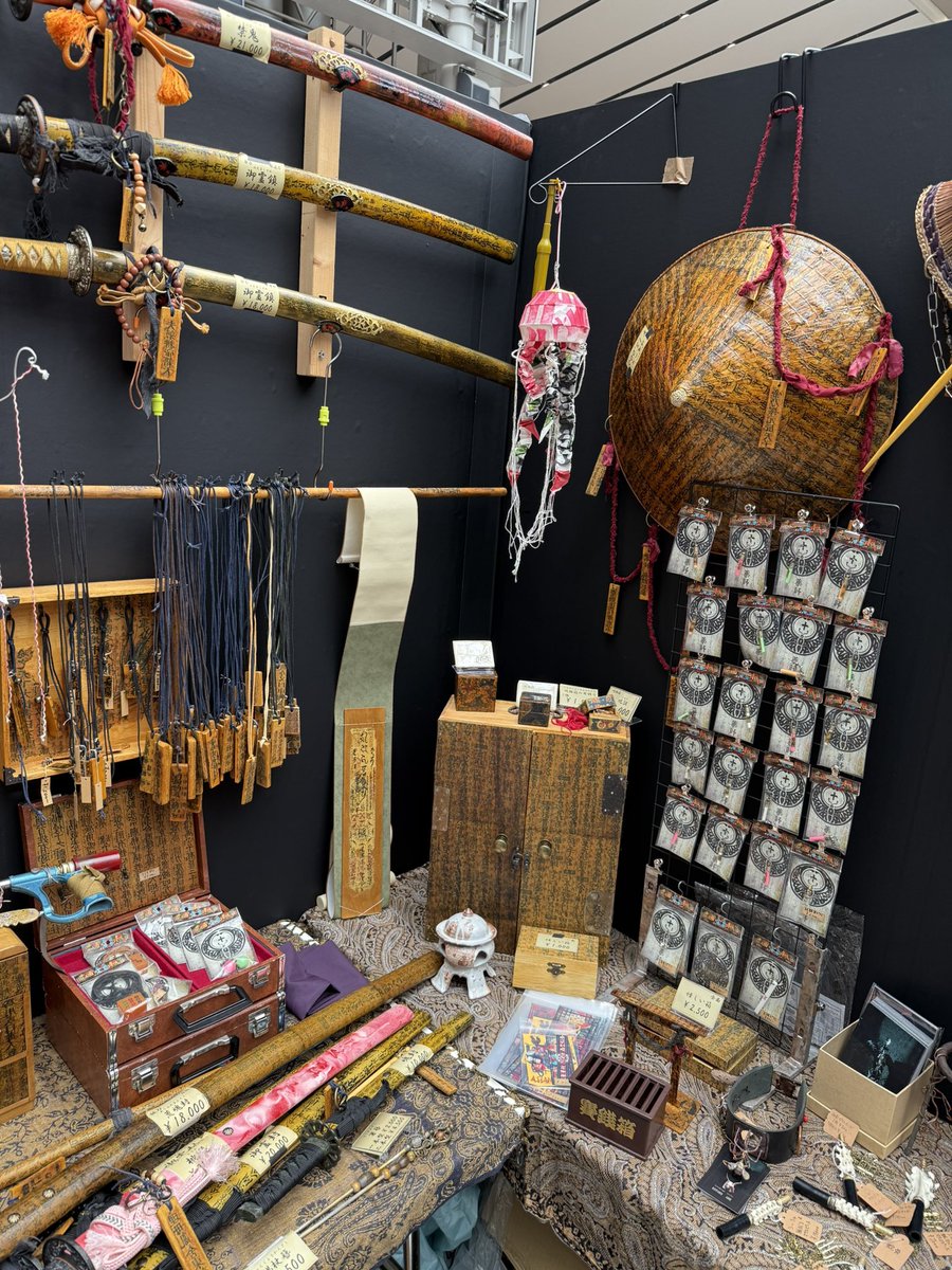 wolfgang_mit's tweet photo. #デザフェス61 D-62.63
黒絵屋でお待ちしております🙇♂️
#アジアンゴシック
#asiangosick
#デザフェス61
#DESIGNFESTA61
#designfesta61 https://t.co/khNEwvlHgz