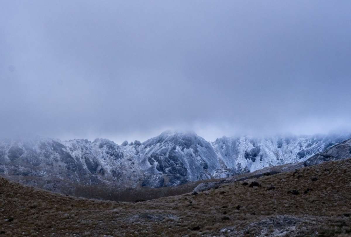 Brrrrr. El Cajas se pinta de blanco por la nieve y en Cuenca se viven días de intenso frío. #Azuay