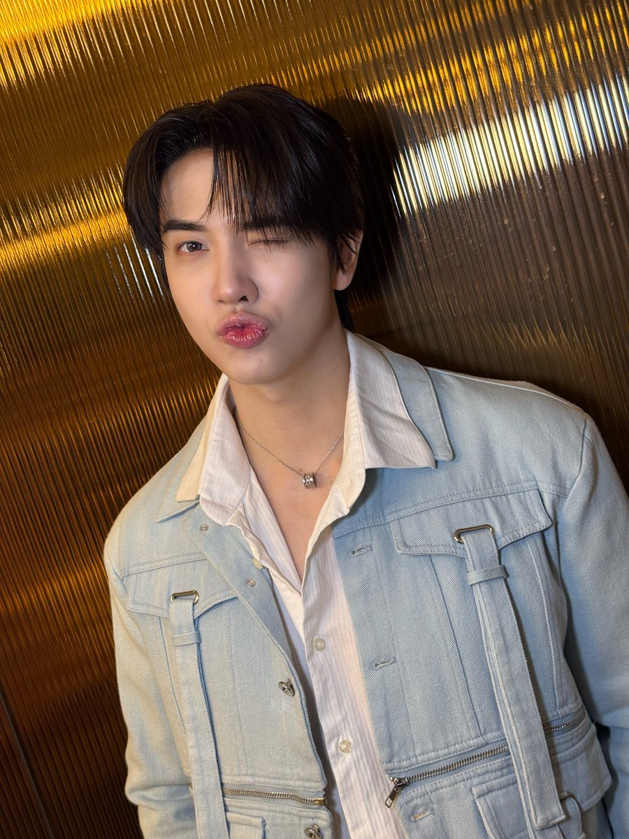 MchoiceTH's tweet image. ‘แม็กกี้บาส’ พร้อมแล้วที่จะไปเจอกับทุกคนในงาน #ADreamVoyageMaxkyBas

เจอกันนะค้าบบบบบ ⭐️👀

 MXBS FANSIGN IN BKK
#ADreamVoyageMaxkyBas_BKK
#maxky_rp 
#MaxkyBas
#MchoiceArtist