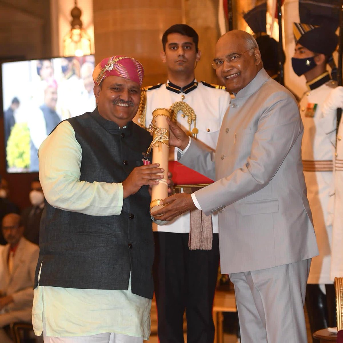 AkashvaniAIR's tweet photo. Nari Vatika – Akashvani Jodhpur | 102.1 FM | 1.15 pm
Dial-out Radio programme featuring Padma awardee Shri Shyam Sunder Paliwal in today's episode
Topic: "Piplantri Model – A Unique Initiative for Environmental Conservation & Women’s Dignity"
Do tune in!
#PiplantriModel #GreenIndia #EkPedMaaKeNaam
@MIB_India @moefcc @airnewsalerts