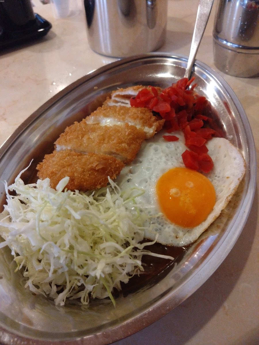 チーズミルフィーユカツカレー目玉焼きトッピング