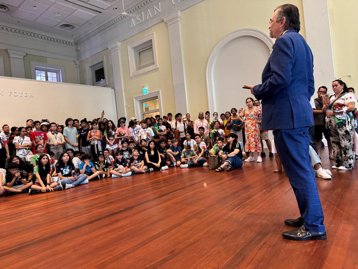 agarcialopezl's tweet photo. Recibí en el @acm_sg a los 170 estudiantes mexicanos de 14 estados del país que participan en las Olimpiadas de Matemáticas de Singapur SIMOC2025 y a 151 maestros y padres de familia que los acompañan. 
¡Bienvenidos! 
Les deseamos éxito ¡por ustedes, por sus estados y por México! https://t.co/BWipe0CwX4