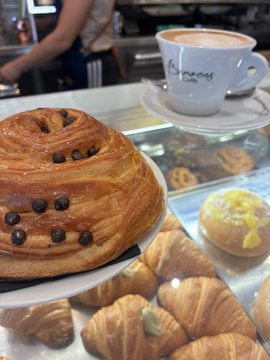 Lo so che è tardi ma non ho fatto colazione e potrei…
Non sono riuscita a dire svenire e ho preferito 
il classico torno subito 😍