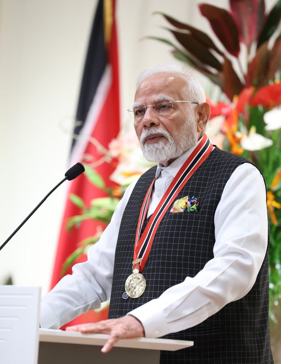 Jeetendra Kumar Singh (@jeetendrakrbjp) on Twitter photo भारत के प्रधानमंत्री श्री <a href="/narendramodi/">Narendra Modi</a> जी को त्रिनिदाद और टोबैगो के सर्वोच्च नागरिक सम्मान "The Order of the Republic of Trinidad & Tobago" से सम्मानित किये जाने पर हार्दिक बधाई एवं शुभकामनाएं।
यह सम्मान 140 करोड़ भारत वासियों का सम्मान है, यह हम सभी के लिए गर्व की बात है। भारत के प्रधानमंत्री श्री <a href="/narendramodi/">Narendra Modi</a> जी को त्रिनिदाद और टोबैगो के सर्वोच्च नागरिक सम्मान "The Order of the Republic of Trinidad & Tobago" से सम्मानित किये जाने पर हार्दिक बधाई एवं शुभकामनाएं।
यह सम्मान 140 करोड़ भारत वासियों का सम्मान है, यह हम सभी के लिए गर्व की बात है।