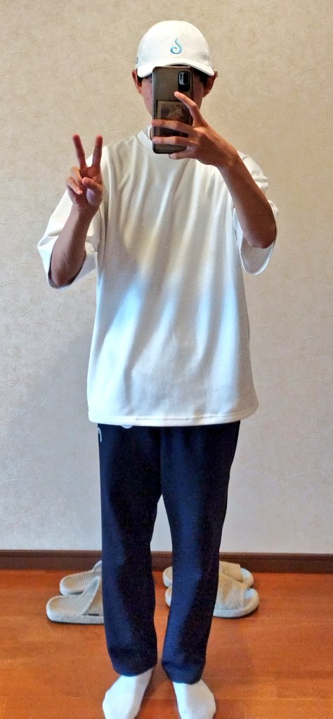 現在ここでエンカをやってます！！

等身大パネルとゲマズ看板の近くに、座っています！！
画像の痛バと服装が目印です！
さっきまで14人くらいいたけど減っちゃった😭
#超ゲマズ2 #超超超超ゲーマーズ2