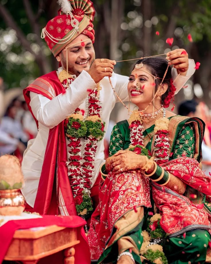 मंगलसूत्र का क्या महत्त्व है.....❓️❓️

2 मिनट समय निकालकर Thread अंत तक अवश्य पढ़े.... 🧵👇