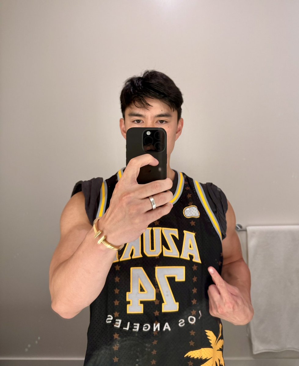 on nights like today, im reminded why i fell in love with the space

just got home from an azuki community event, people from all around the world coming together to enjoy some good kbbq with sake

that invisible thread of connection we share is what made me obsessed about