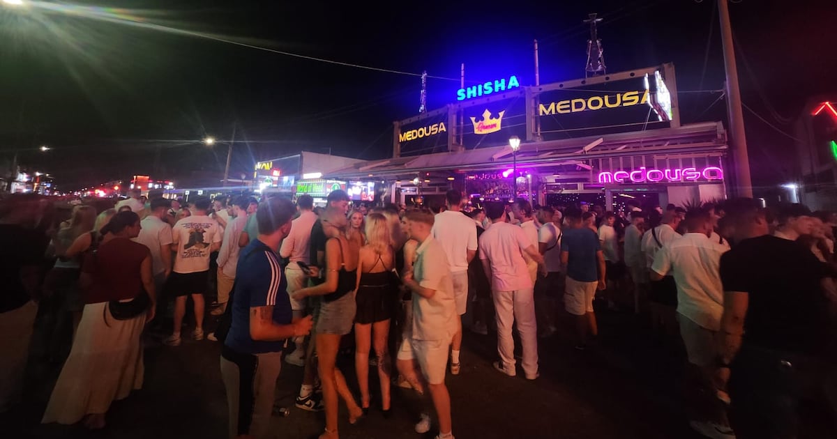 Leaving Cert holidays: Sun, street fights and big spending on Zante’s party strip irishtimes.com/ireland/educat…