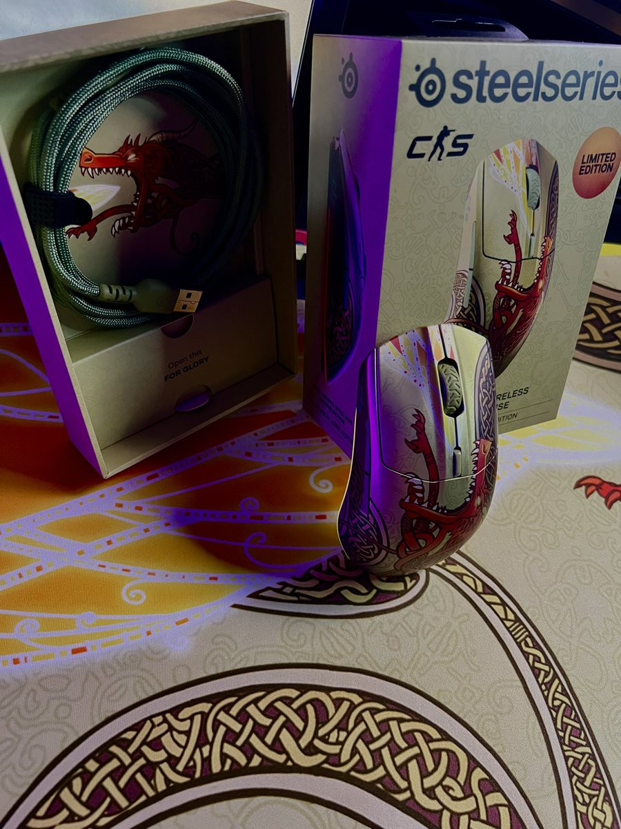 v1NCHENSO7's tweet image. Tenía ganas de empezar a hacer Counter de nuevo para poder abrir el pedazo de regalo que me hizo la increíble @TokioAWP
No tiene sentido lo increíble que se ve en persona, y lo que representa esta skin para toda la gente que empezó a jugar desde el inicio de csgo
Te dan los…