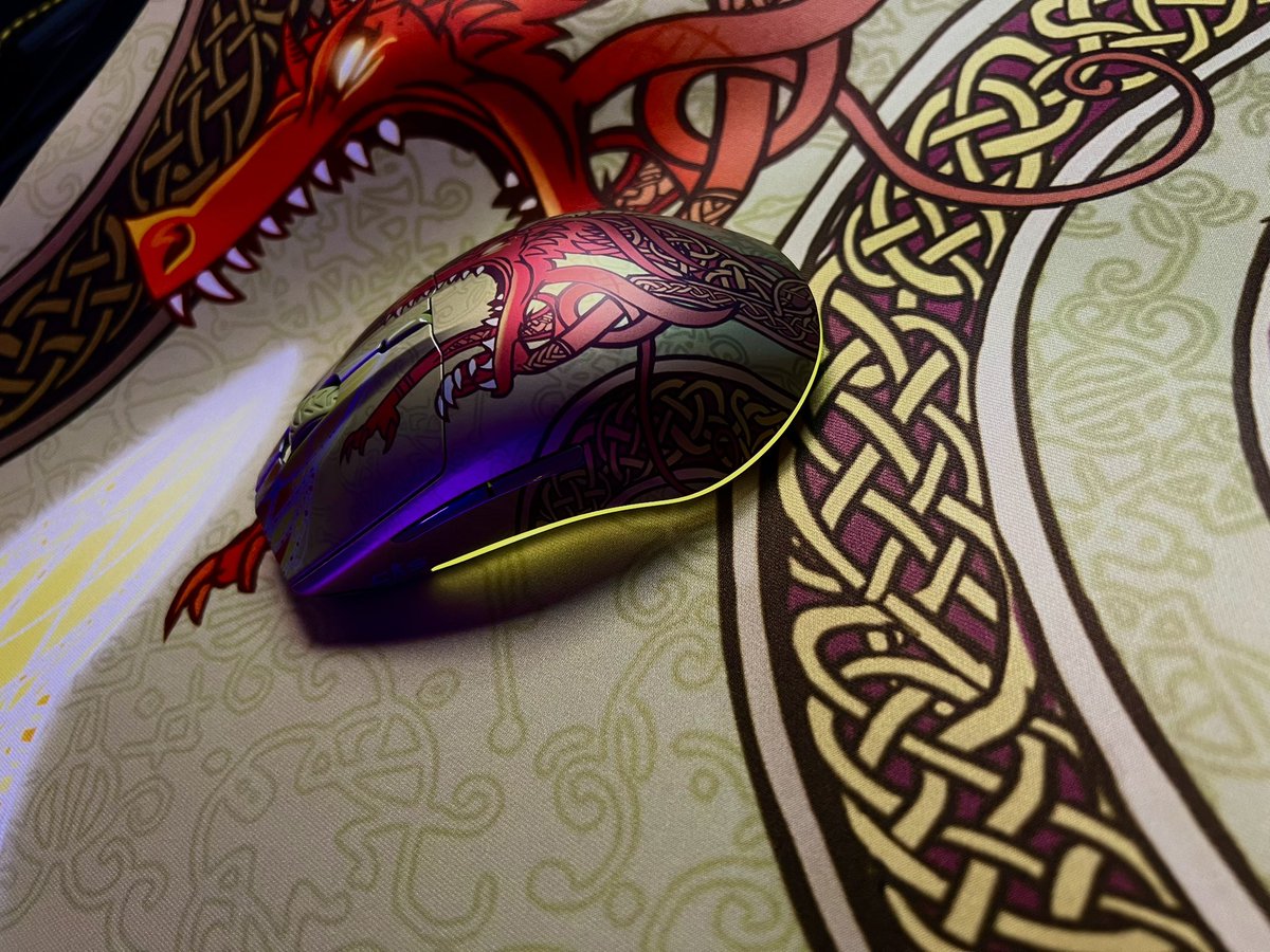 v1NCHENSO7's tweet image. Tenía ganas de empezar a hacer Counter de nuevo para poder abrir el pedazo de regalo que me hizo la increíble @TokioAWP
No tiene sentido lo increíble que se ve en persona, y lo que representa esta skin para toda la gente que empezó a jugar desde el inicio de csgo
Te dan los…