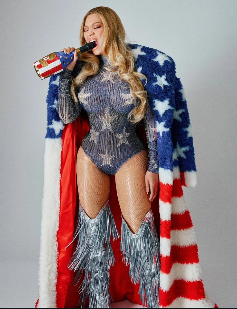 iLissaNJ's tweet photo. Beyonce looks stunning  in Washington DC 4th of July  😍🔥🔥🔥🔥🔥 Night 1 
7.4 2025 #CowboyCarter #DCGetReady #FourthOfBey #BeyHiveDC #StarsStripesAndBey #SouthernRoyalty #QueenInTheCapital #FreedomLooksGoodOnHer #YeehawDC #BeyoncéTakesDC https://t.co/em20G6I0B6