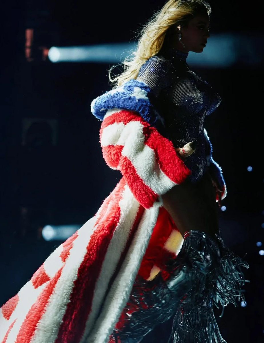iLissaNJ's tweet photo. Beyonce looks stunning  in Washington DC 4th of July  😍🔥🔥🔥🔥🔥 Night 1 
7.4 2025 #CowboyCarter #DCGetReady #FourthOfBey #BeyHiveDC #StarsStripesAndBey #SouthernRoyalty #QueenInTheCapital #FreedomLooksGoodOnHer #YeehawDC #BeyoncéTakesDC https://t.co/em20G6I0B6