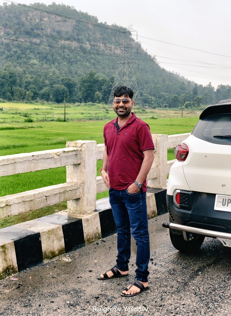 RaghvendrYdv's tweet photo. ** 🗾 कहते है हैसियत भी आसमान जैसी
होनी
चाहिए
जमीन कितनी भी महंगी क्यों न हो कोई न कोई खरीद ही लेता है
#by #sonusud #realhero https://t.co/hhlBpZ5o9f