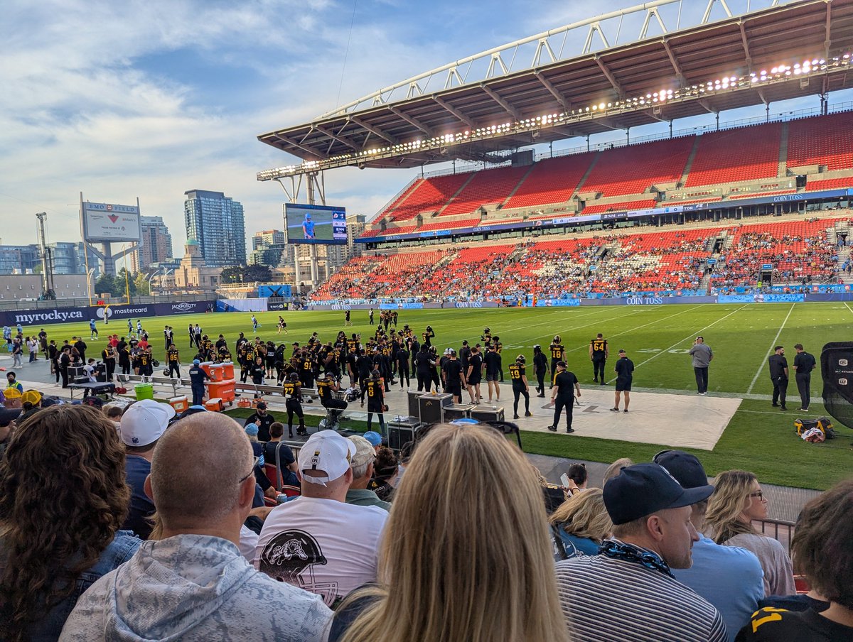 AsMikeDestructs's tweet photo. @FarhanLaljiTSN @kharrisinsuranc @danielheap13 @LWillson_82 @Ozziestanton It was definitely a lighter Tigertown turnout than usual, but we had a good time anyways. My bet is if this was a Saturday it would have been better attended. Racing to the train after work  makes it tough. https://t.co/BYEMdFjqTT