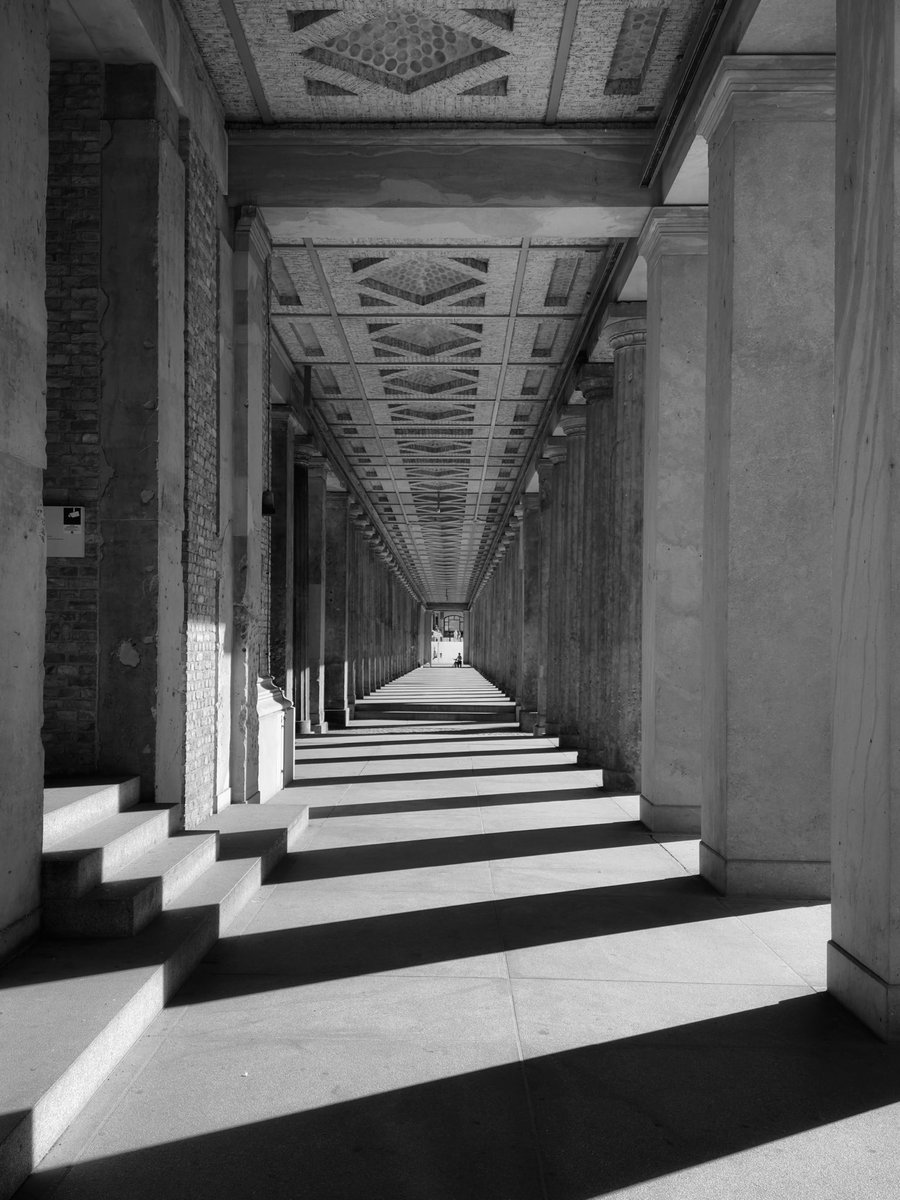 Life, a walk between light and shadow 🖤 #shotoniphone #mobilephotography #blackandwhite