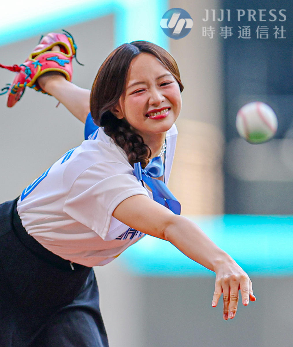 プロ野球・日本ハム－楽天の始球式に登場したタレントの森香澄さんです⚾️

#森香澄 #日本ハムファイターズ