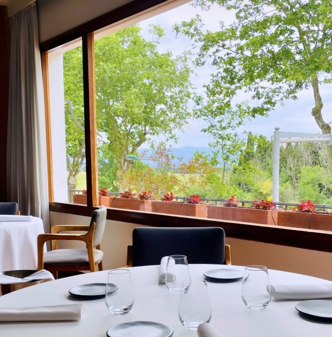 No només els plats entren pels ulls al Motel Empordà de Figueres. xavierfebres.com/2025/07/no-nom…