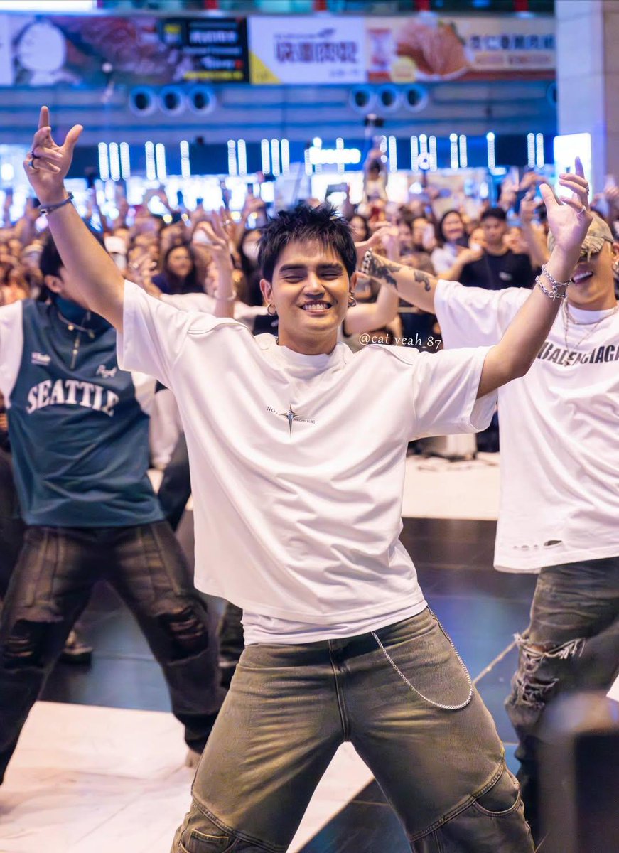 Isagi525733's tweet photo. Hi crush 🥰 

SB19 RULES OPM CON
@SB19Official #SB19
#SB19ShinesPureGold https://t.co/n1VYzwbnFj