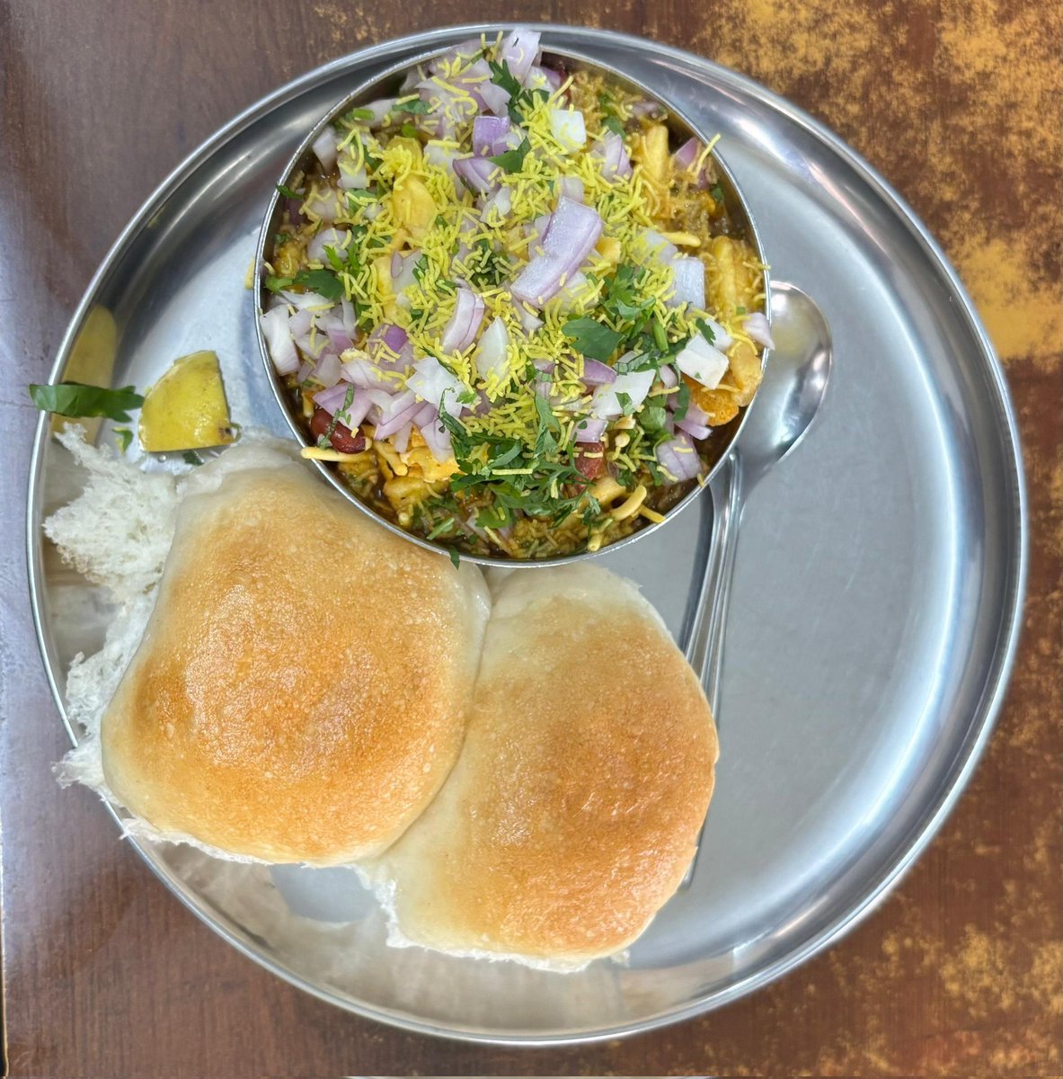 AnandaniNisha's tweet photo. Whoever invented misal pav deserves unlimited hugs https://t.co/f4gBJJsRMs