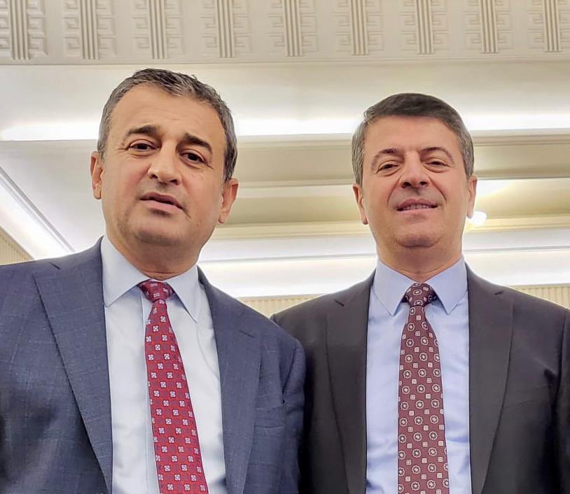eczburhan's tweet photo. Adana Büyükşehir Belediye Başkanımız Zeydan Karalar ve Adıyaman Belediye Başkanımız Abdurrahman Tutdere’nin gözaltına alınması, yargıyı sopa haline getiren iktidarın muhalefete yönelik sistematik ve kirli operasyonlarının yeni bir parçasıdır. 

Halkın sandıkta açıkça ortaya koyduğu iradeyi hazmedemeyenler, siyasi rakiplerini hukuk eliyle susturmaya, sindirmeye ve itibarsızlaştırmaya çalışmaktadır.

Sandıkta yenemeyince adliye koridorlarına sığınan, yargıyı bir intikam aracı olarak kullanan bu anlayış, ne hukuka ne demokrasiye ne de milletimizin vicdanına sığar. 

Bu hukuksuzluğa, bu adaletsizliğe, halkın iradesine yapılan bu açık saldırıya asla boyun eğmeyeceğiz!