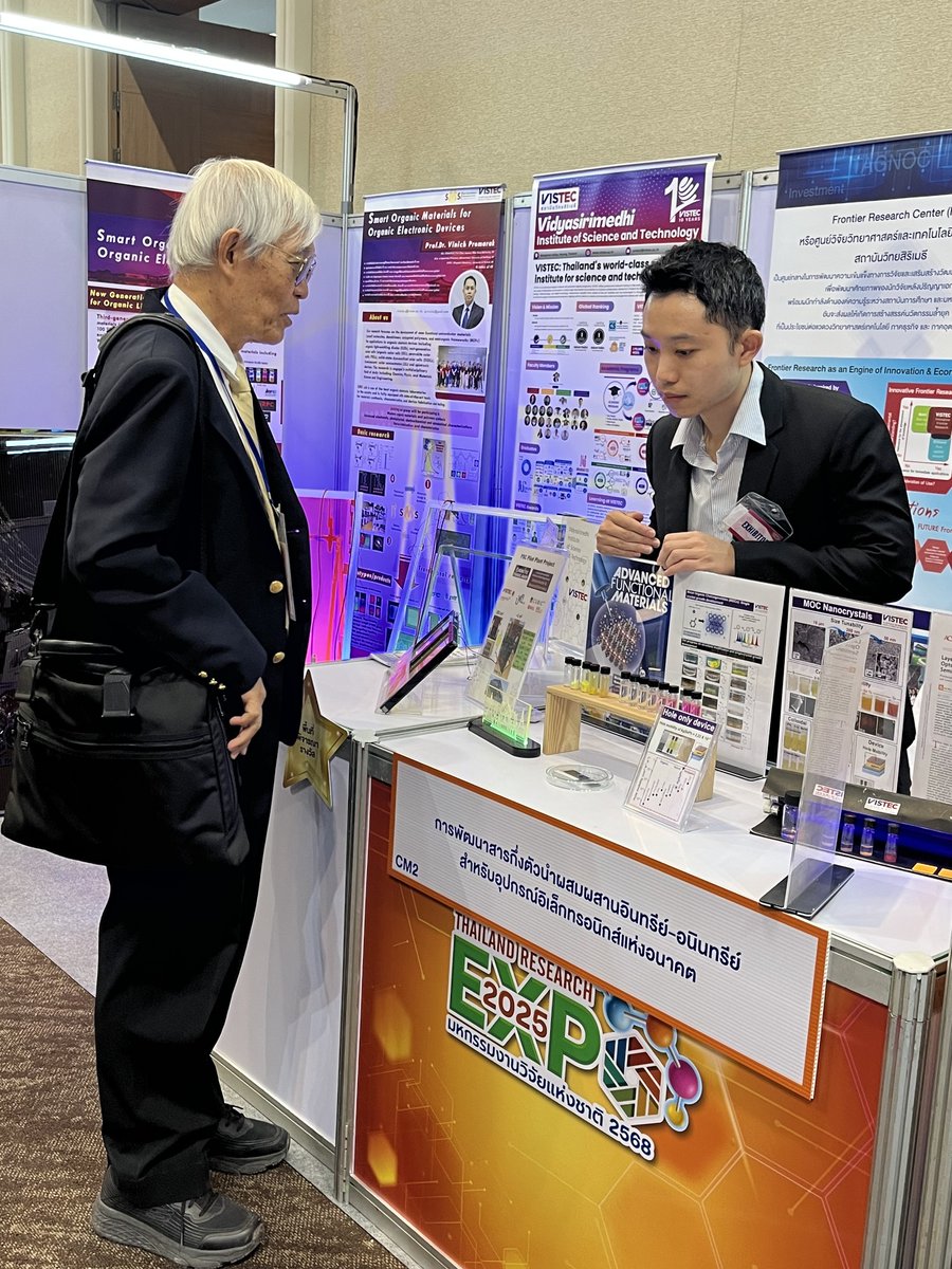 Paritmongkol's tweet photo. Bronze Award from Thailand Research Expo 2025
Thanks for the positive reviews of our work on hybrid organic-inorganic semiconductors. This would not be possible without the support from my group members, VISTEC Semiconductor Team, FRC, and PR Team.
@VISTEC_Thailand https://t.co/F9dQy2lsu1