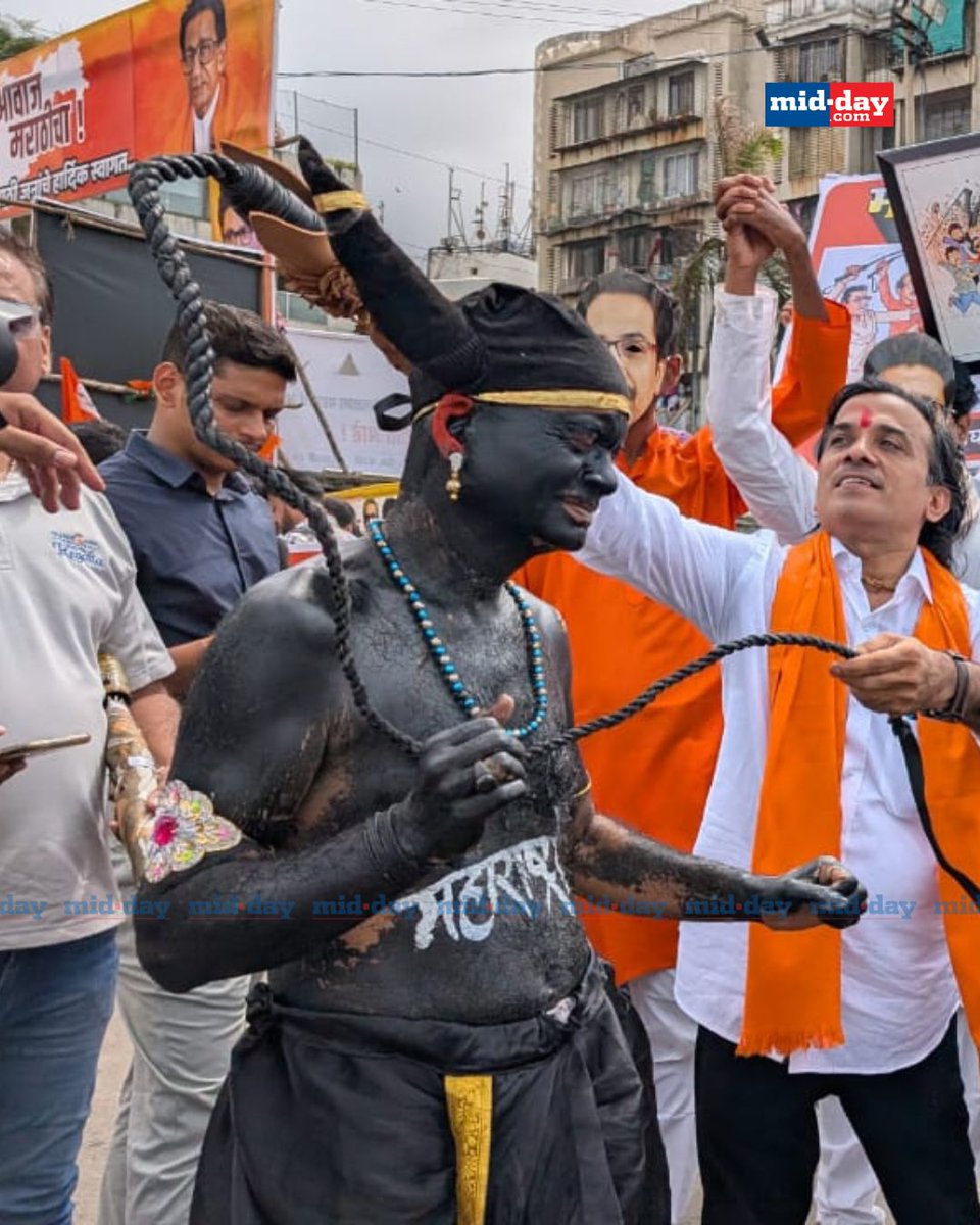 mid_day's tweet image. Raj Thackeray and Uddhav Thackeray hold a joint rally at Worli NSCI Dome to celebrate Marathi Vijay Diwas after state scraps 3-language policy GRs.

By: @ranjeetnature &amp;amp; @AshishRane2 

#MarathiVijayDiwas #LanguagePolicy #MaharashtraPolitics