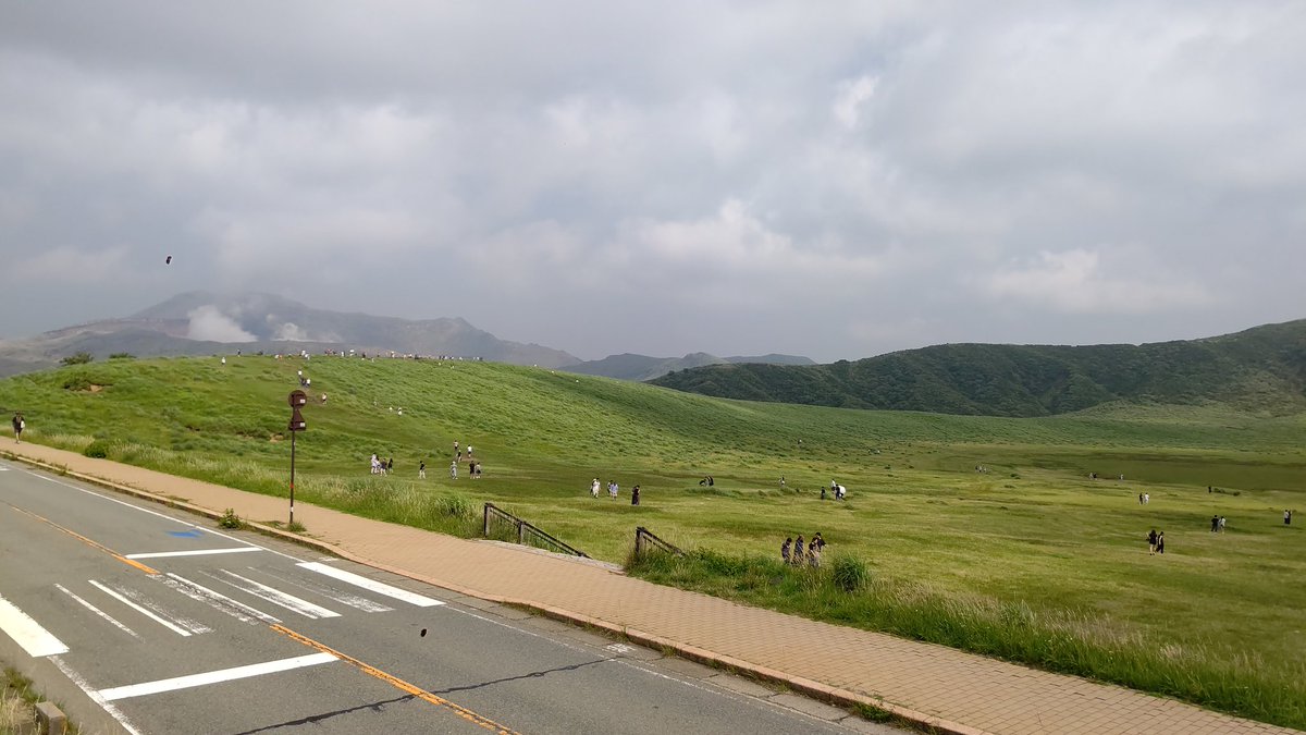 こんにちは👋😃
今阿蘇の草千里ですよ🤗