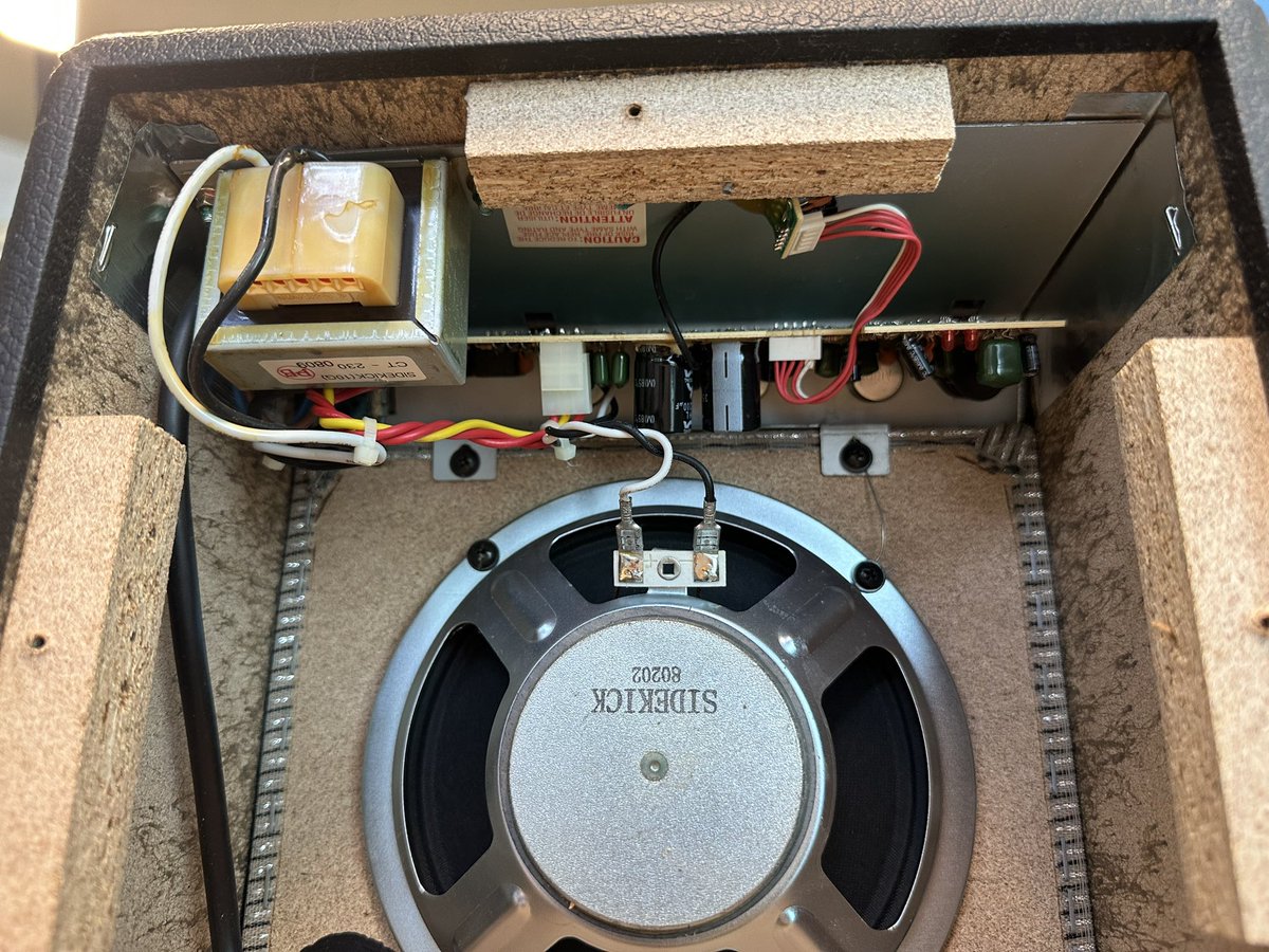 예전에 지하실에 작업실 있을때 곱등이 나와서 으아아악!!!~~하면서 화염방사기로 맞서다 태워먹었는데

이번 여름 예쁘게 만들어 봐야지😊
근데 나무값도 많이 올랐네?🥲