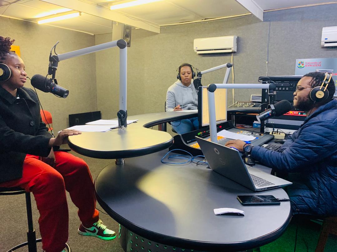Tune in to Current Affairs as we break down today's top stories,local and global🌏📰 catch it with our interns Buyisile,Ntobeko and Magiic 👌😊 
#Uneswafm #currentaffairs #Eswatininews