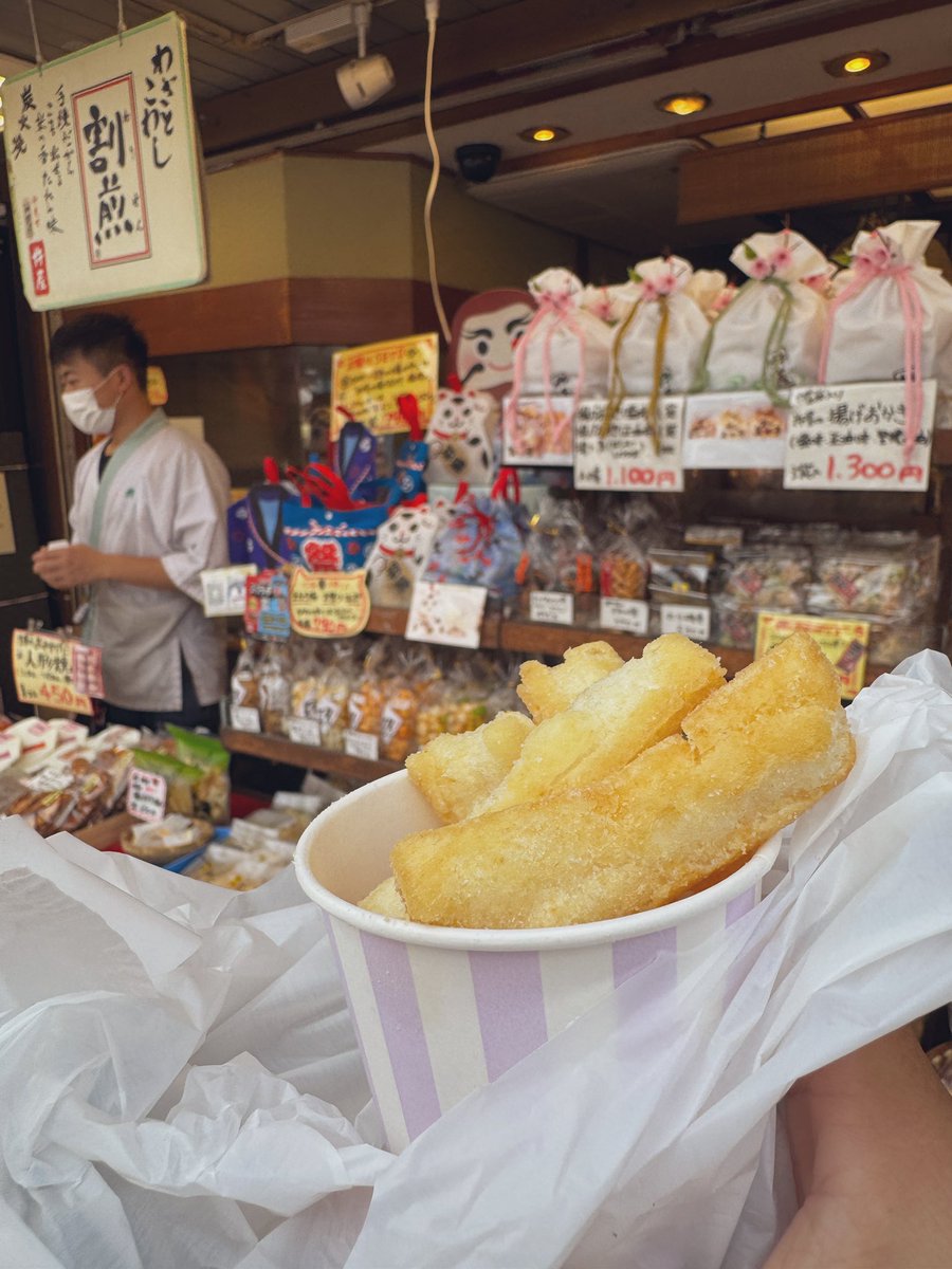 昨日、白山さんから激推しされた浅草寺の揚げたておかき！
例の令和版ノストラダムス予言のおかげでアジア系の観光客がめちゃくちゃ少ないのでかなりスイスイ回れます！