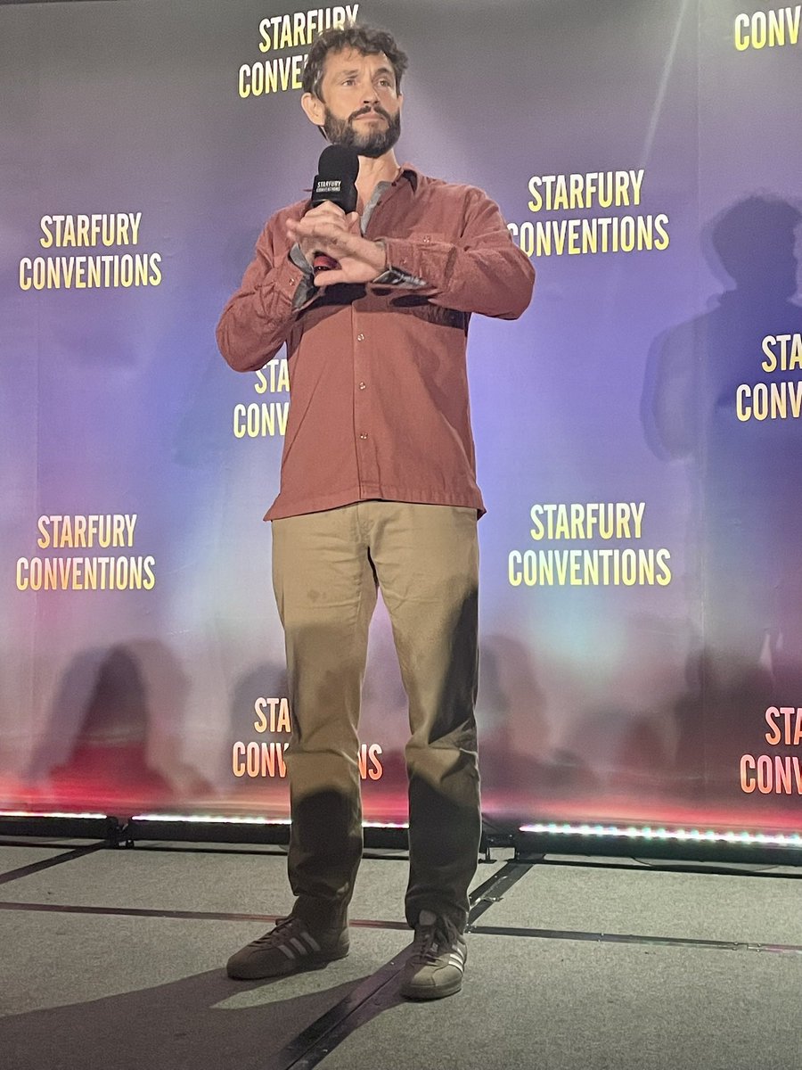 Aishel_Shiela's tweet photo. RDC7 Opening Ceremony:
Hugh looked so adorably confused when the other guests started dancing. He was like โWe looked ridiculous but Fannibals seemed to love what weโre doingโ. ๐๐
#reddragoncon7 #hughdancy #hannibalnbc #reddragoncon #starfuryevents https://t.co/PbYoD127qM