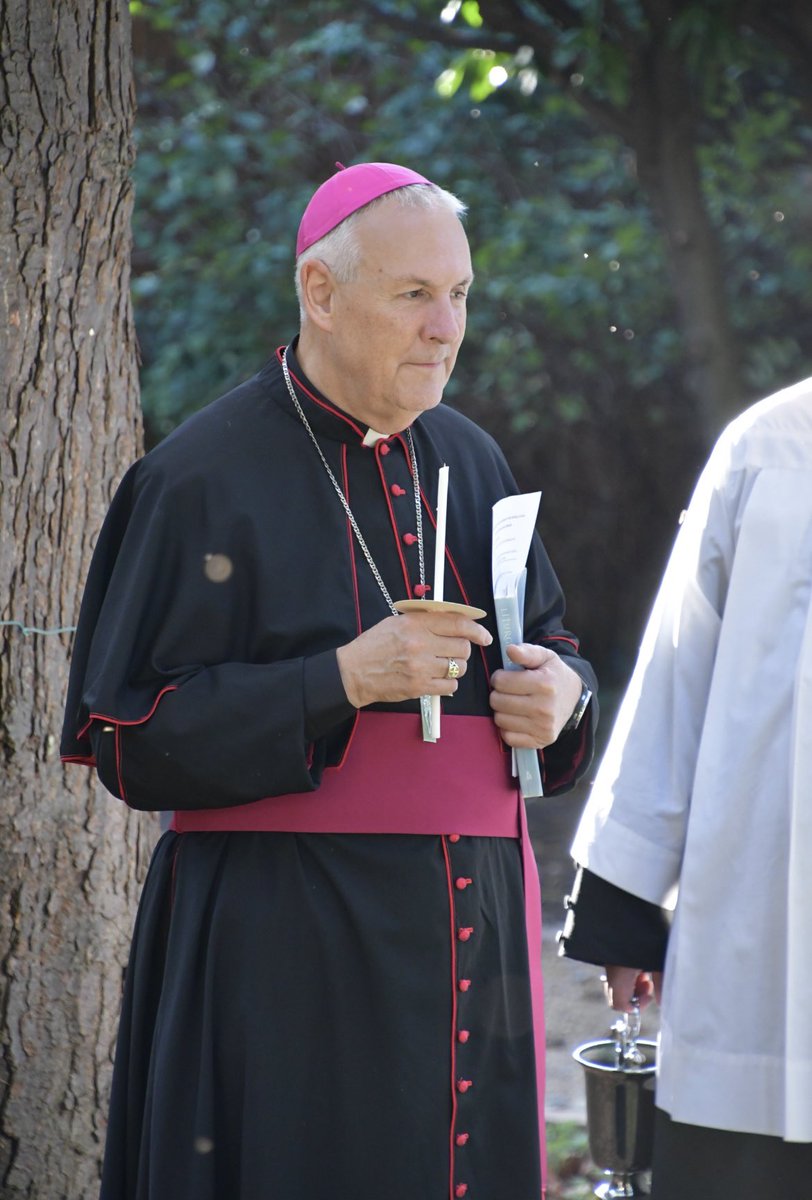 Today we give thanks for 45 years of priestly ministry of Bishop David Oakley, ordained on 5 July 1980.

Ad multos annos, Bishop David! 

🙏May God continue to bless and strengthen him in service to Him