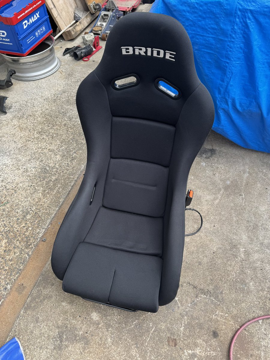 freakout7652's tweet image. 売
ジータ3 XL カーボン 専用レール付き。
32Rで使ってました。シルビアにも装着出来ます。
使用感あります。サイドバーのところ破れあり。
10万で。
※シートベルトのキャッチは外します。