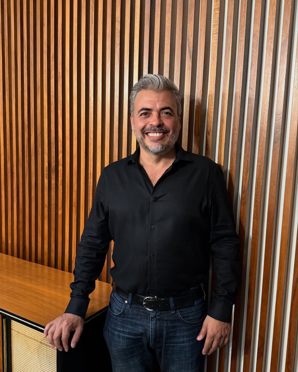 El hombre debe tener ante todo el valor de ser él mismo.
Milán Kundera .
#4x4inquebrantables
#4x4ch1ngones
 👌