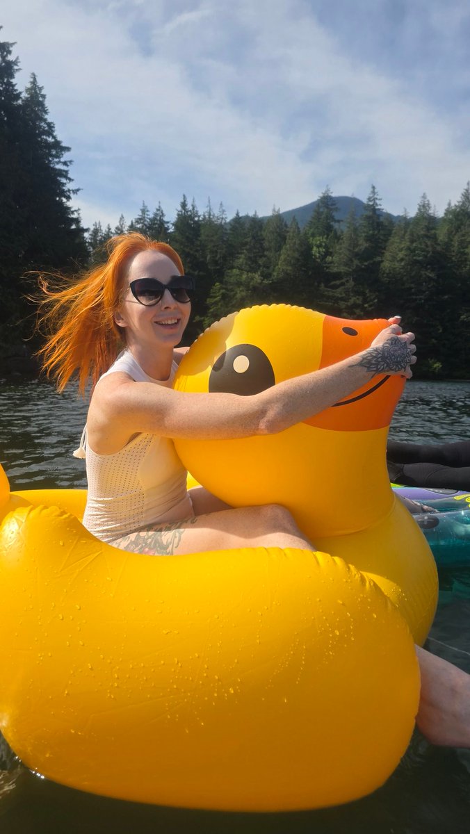 Lake Day! 🪿🌞🚣‍♀️