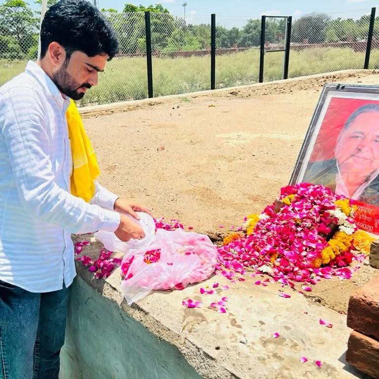 Himanshu Sain (@sainhimanshu01) on Twitter photo जाति जनगणना पिछड़ों की बुलंद आवाज सामाजिक न्याय के लिए संघर्षरत बड़े भैया <a href="/MandalArmyCheif/">Aniruddh Singh Vidrohi</a> जी आपको जन्मदिन की हार्दिक शुभकामनाएं और बधाई
💐💐🎂 जाति जनगणना पिछड़ों की बुलंद आवाज सामाजिक न्याय के लिए संघर्षरत बड़े भैया <a href="/MandalArmyCheif/">Aniruddh Singh Vidrohi</a> जी आपको जन्मदिन की हार्दिक शुभकामनाएं और बधाई
💐💐🎂