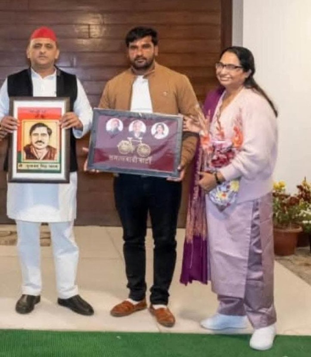 AdityaY1005's tweet photo. जन्मदिन की हार्दिक बधाई एवं ढेरों शुभकामनाएं। ईश्वर से प्रार्थना है कि आपको स्वस्थ, सुखी और समृद्ध जीवन प्रदान करें और आपके सभी सपने सच हों।
@yadavakhilesh 
@juhiesingh 
@sonker_ragini https://t.co/A8uNhug9c3