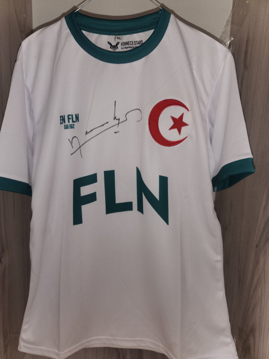 🇩🇿 CONCOURS SPÉCIAL 5 JUILLET 🇩🇿
À gagner :
Un maillot de l’équipe national d Algerie du FLN, 
dédicacé par Monsieur Maouche, 🇩🇿

*Pour participer : 
1. Like ce post ❤️ 
2. Suis <a href="/FennecsStars/">fennecs stars</a>
Et <a href="/MhstudioArts/">MHS</a> 
3. Tag 2 amis à toi dans les commentaires